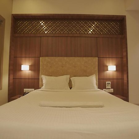 Hotel Mathoshree Thane Buitenkant foto
