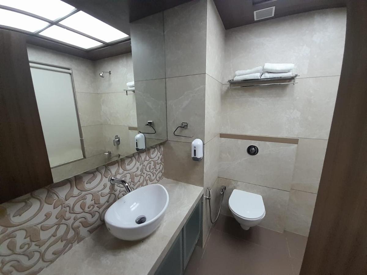 Hotel Mathoshree Thane Buitenkant foto