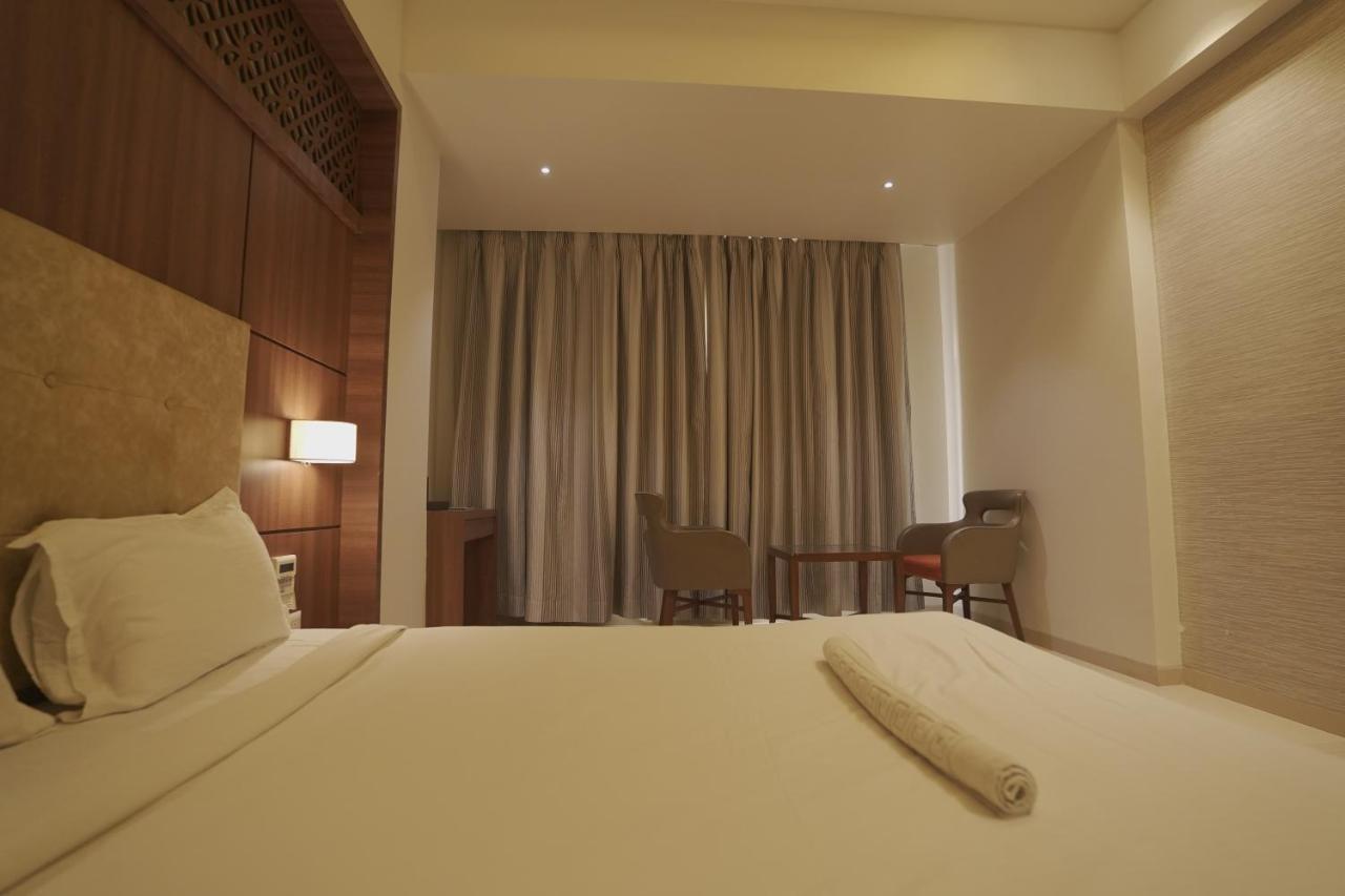 Hotel Mathoshree Thane Buitenkant foto