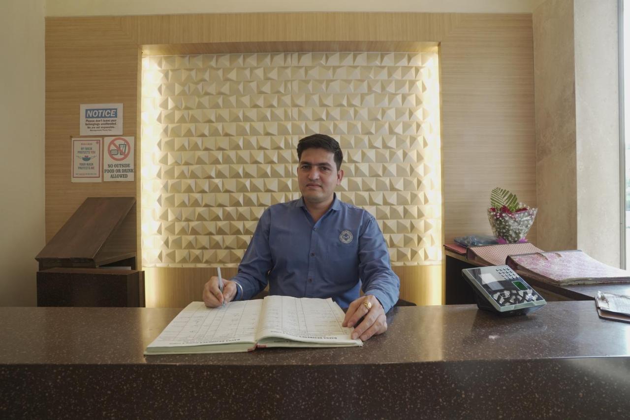Hotel Mathoshree Thane Buitenkant foto