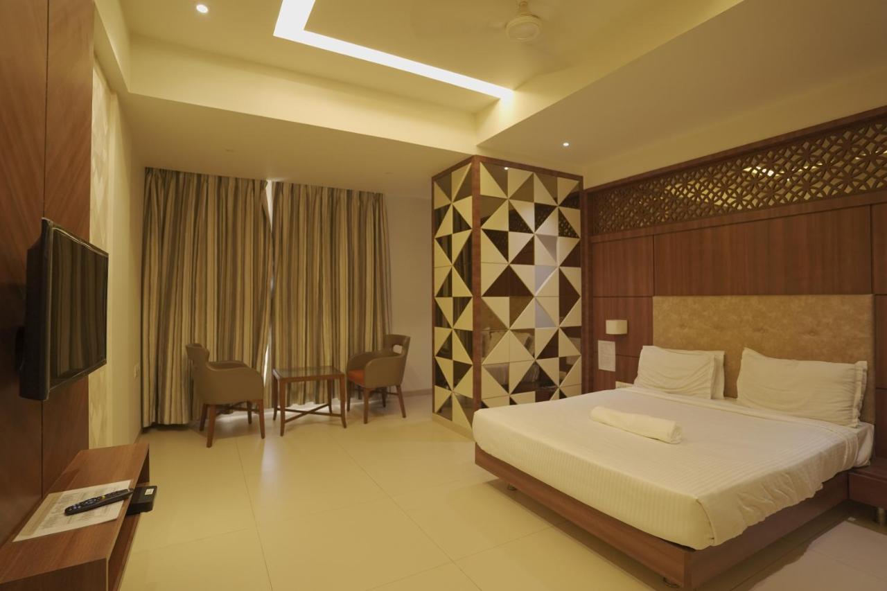 Hotel Mathoshree Thane Buitenkant foto