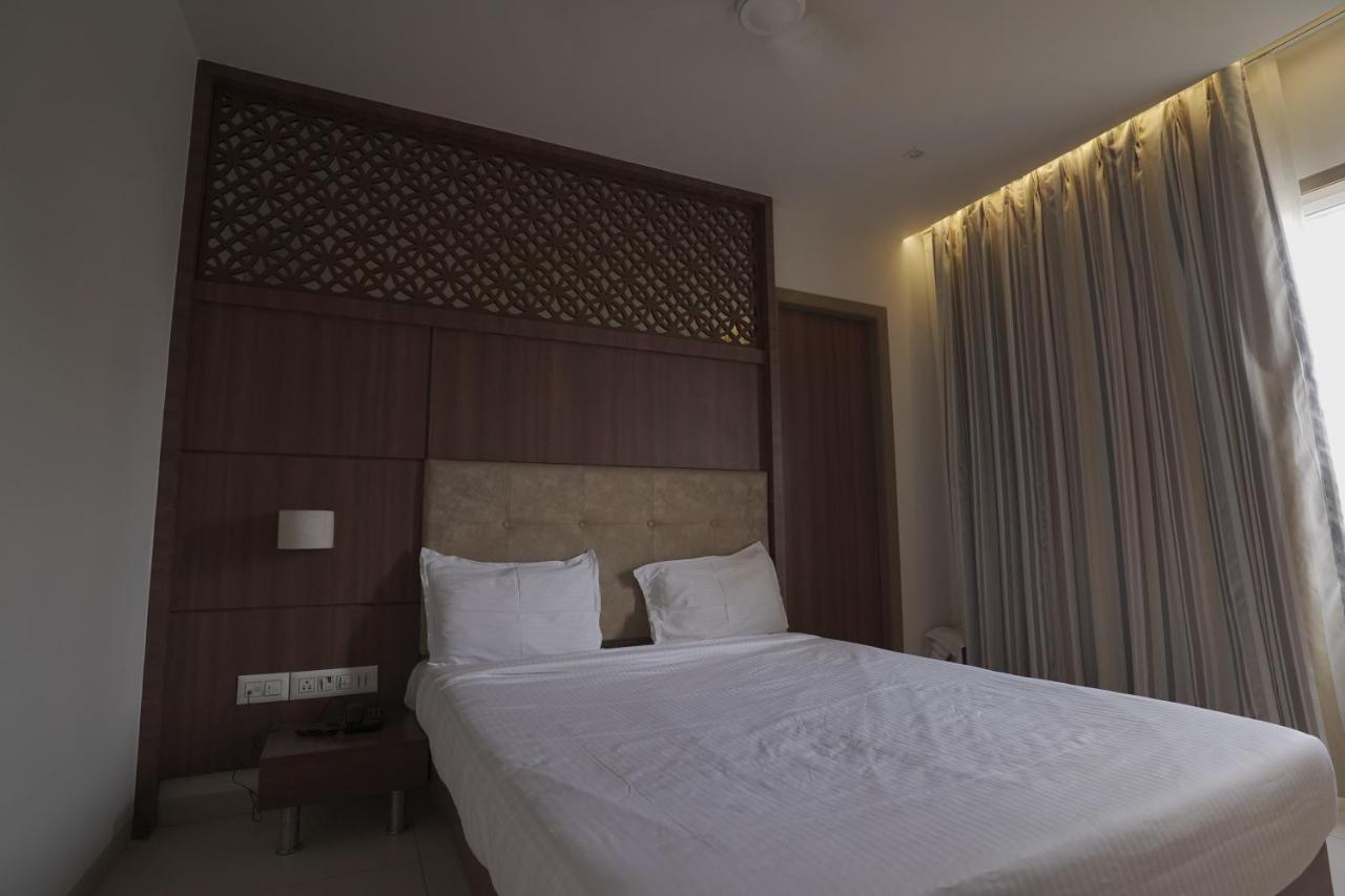 Hotel Mathoshree Thane Buitenkant foto
