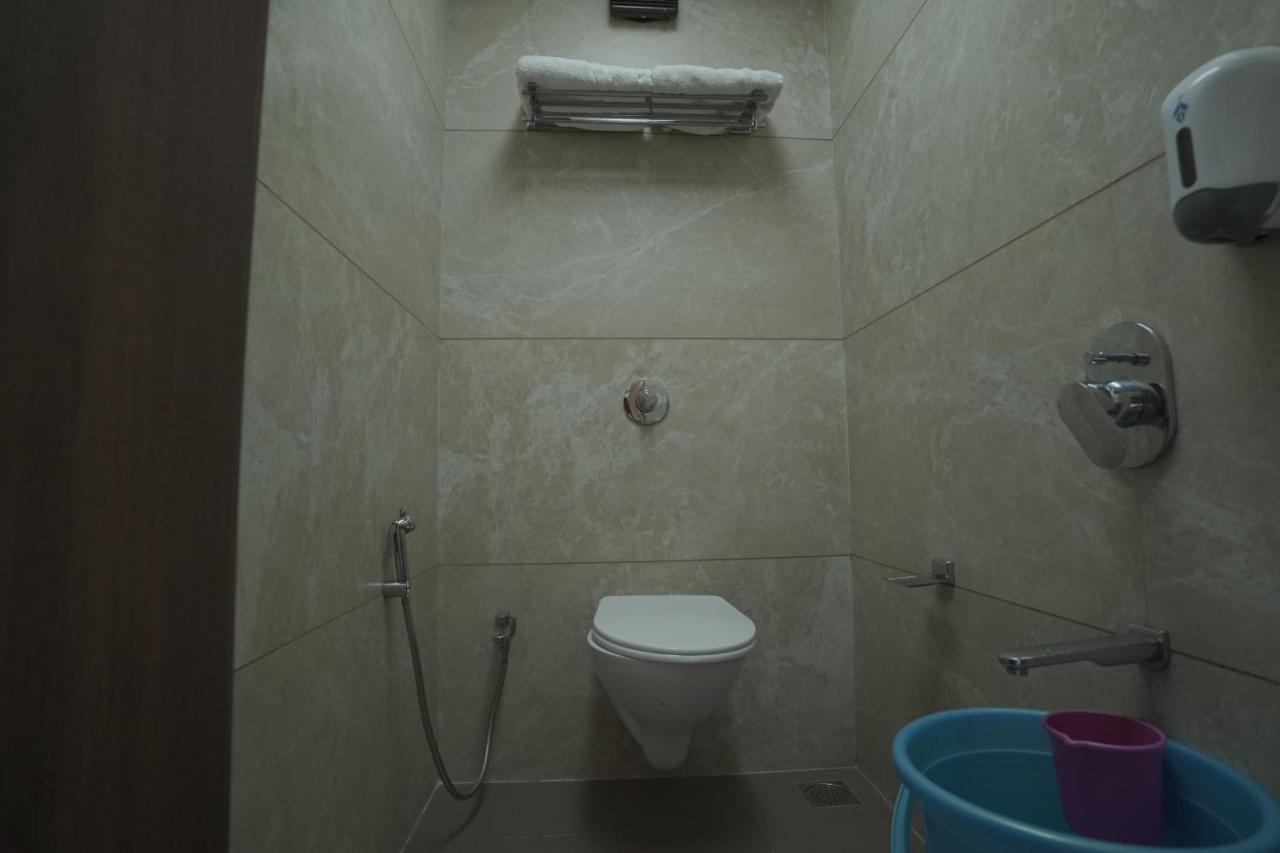 Hotel Mathoshree Thane Buitenkant foto