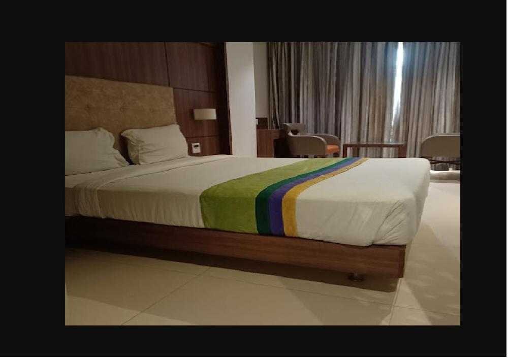 Hotel Mathoshree Thane Buitenkant foto